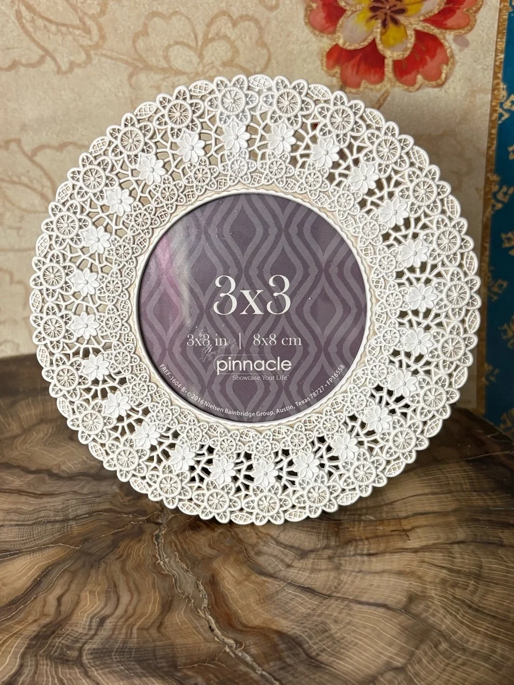 NWT Set/2 Round Metal 3x3 White Decorative Lace Photo Frames